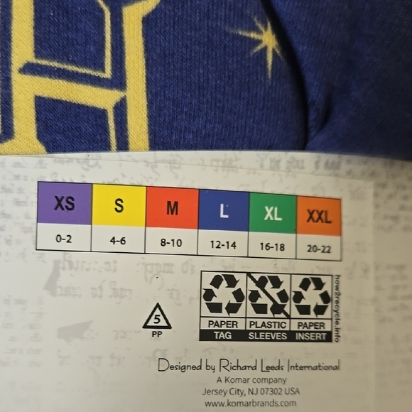 Warner Bros. 2 Piece Pajamas Set- Blue Hogwarts Design - Picture 4 of 4